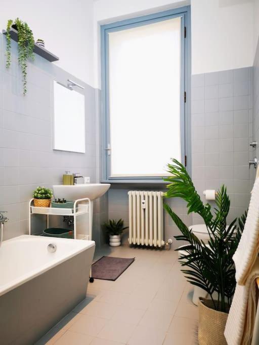 Appartement Sunny Flat 50 Meters From The Metro à Milan Extérieur photo