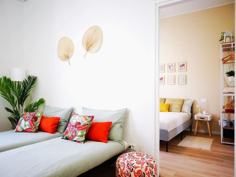 Appartement Sunny Flat 50 Meters From The Metro à Milan Extérieur photo