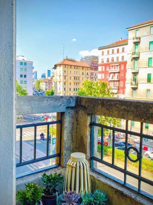 Appartement Sunny Flat 50 Meters From The Metro à Milan Extérieur photo
